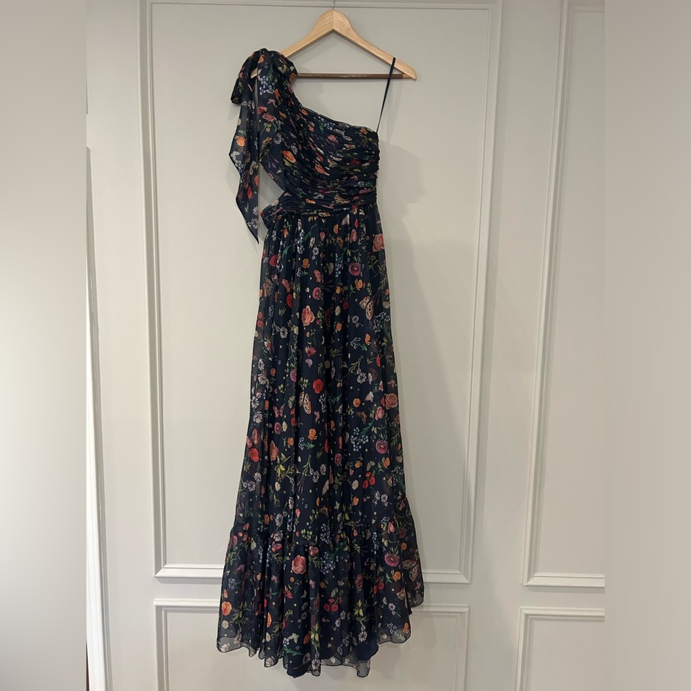 TIED ONE SHOULDER CUT-OUT FLOWY GOWN Mac Duggal size 4.